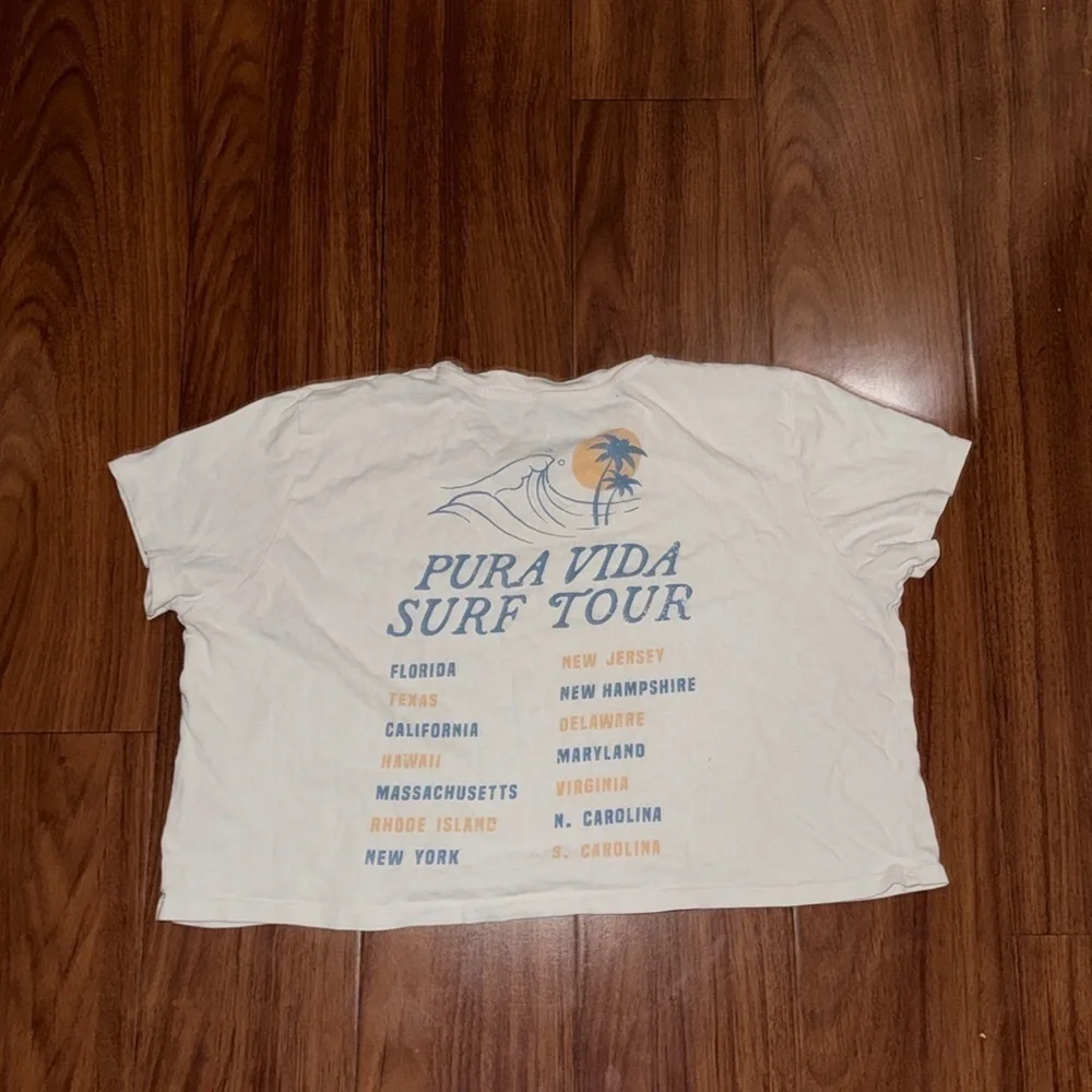PURA VIDA Surf Tour Crop tee top t-shirt design on the back size M - Picture 6 of 8